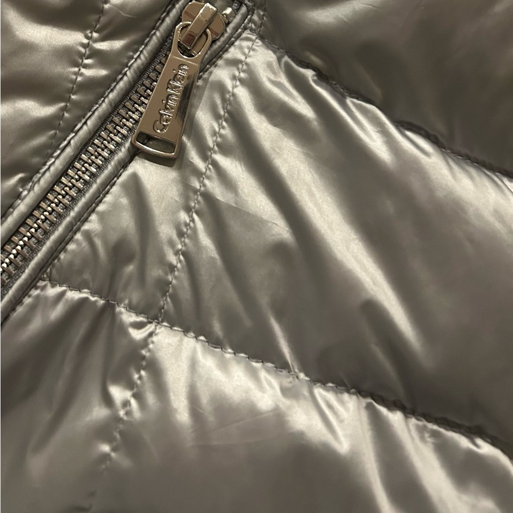 Calvin Klein Down Puffer Vest Size Medium Silver - Picture 13 of 14